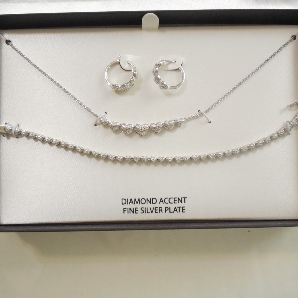 Silvercore Diamond Accent Heart Silver plated Necklace Set - Picture 5 of 5